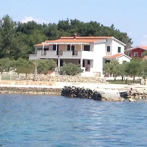 ll-apartments-vir.hotelinzadar.com/
